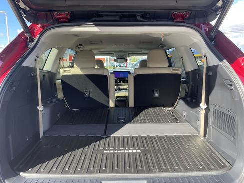 Used 2023 Toyota Highlander Limited image 6