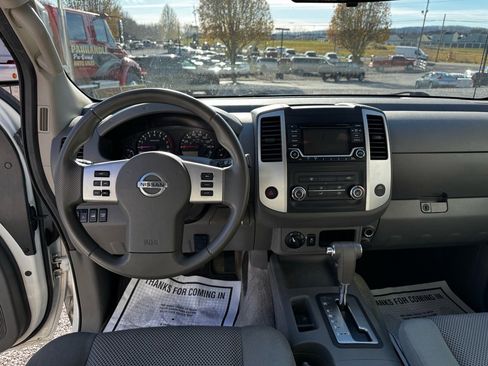 Used 2016 Nissan Frontier SV image 19