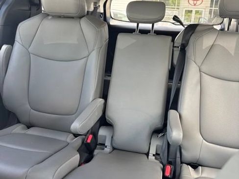 Used 2026 Toyota Sienna XLE FWD image 12