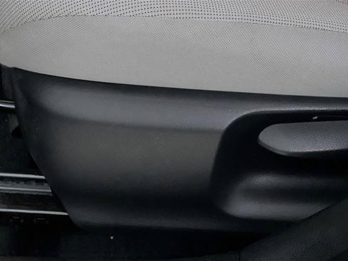 Used 2022 Toyota Corolla LE FWD image 16