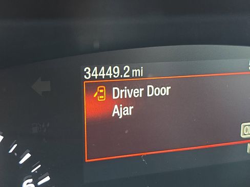 Used 2020 Ford Escape SE image 16