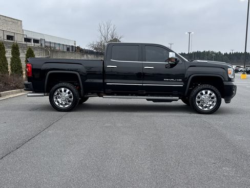Used 2019 GMC Sierra 2500 Denali w/ Duramax Plus Package image 11