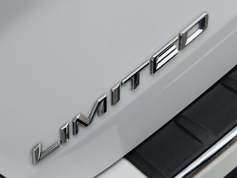 Used 2021 Ford Explorer Limited w/ Equipment Group 301A RWD image 8