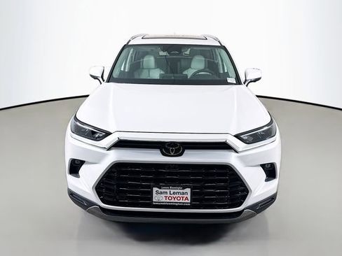 New 2026 Toyota Grand Highlander Platinum image 2