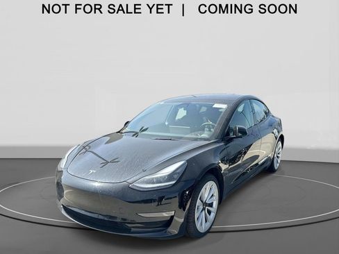 Used 2022 Tesla Model 3 Standard Range image 1