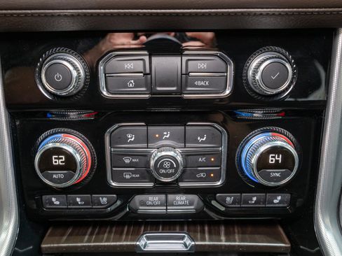 Used 2022 GMC Yukon Denali AWD/4WD image 22