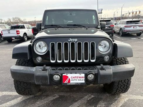 Used 2017 Jeep Wrangler Unlimited Sahara w/ Dual Top Group AWD/4WD image 8