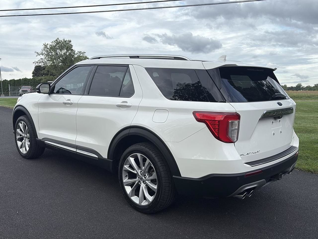 Used 2021 Ford Explorer Platinum w/ Equipment Group 601A AWD/4WD image 3