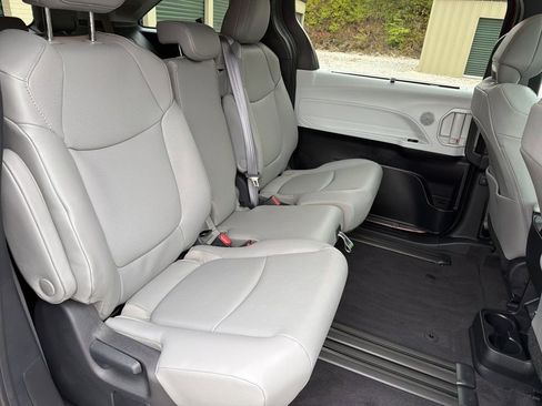 Used 2025 Toyota Sienna XLE image 14
