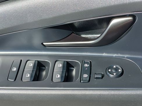 Certified 2025 Hyundai Elantra SEL image 33