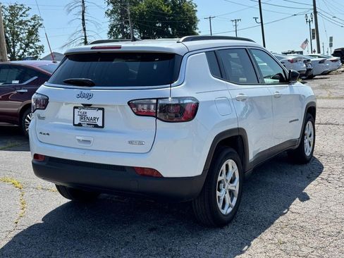 Used 2024 Jeep Compass Latitude AWD/4WD image 4