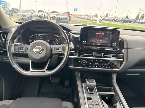 Used 2022 Nissan Pathfinder SV AWD/4WD image 12