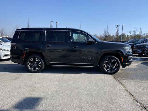 Used 2023 Jeep Wagoneer Series III w/ Preferred Equipment Group image 8