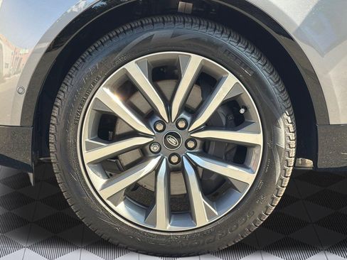 Used 2025 Land Rover Discovery Dynamic SE AWD/4WD image 13