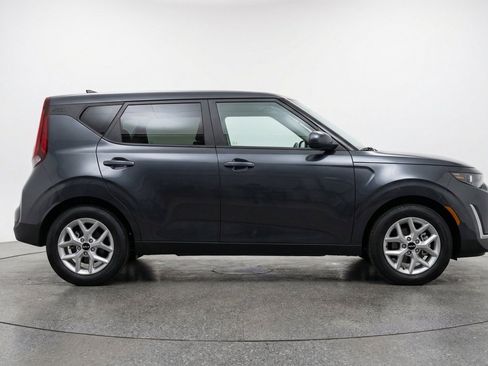 Used 2025 Kia Soul LX w/ LX Technology Package FWD image 11