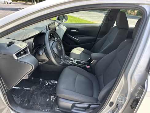 Used 2021 Toyota Corolla LE FWD image 16