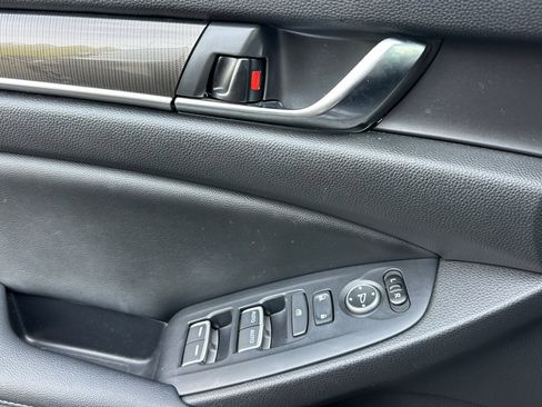Used 2019 Honda Accord Sport image 11