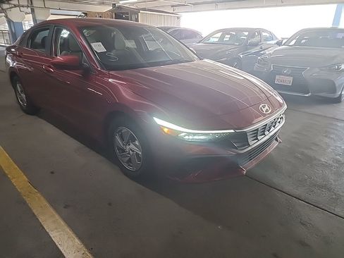 Used 2024 Hyundai Elantra SE image 1