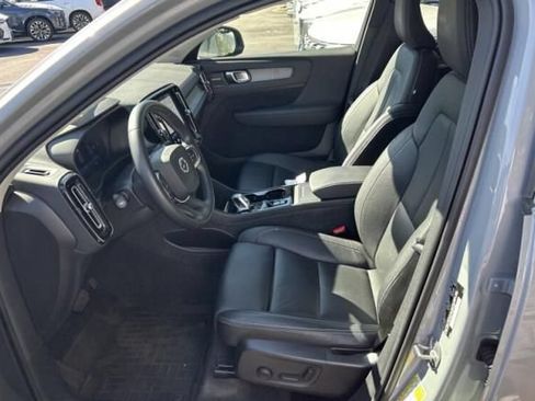 Used 2024 Volvo XC40 B5 Plus w/ Protection Package Premier AWD/4WD image 8