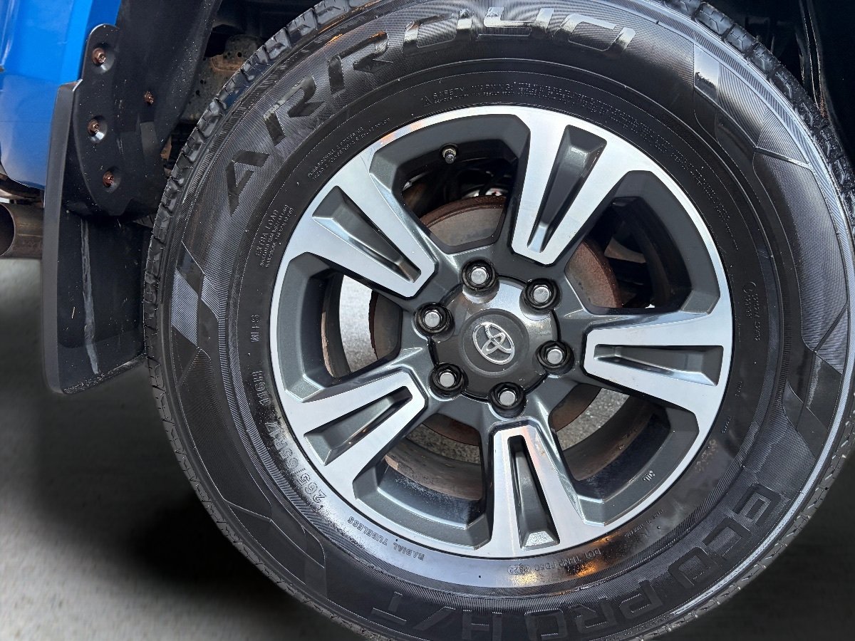 Used 2017 Toyota Tacoma TRD Sport w/ Tow Package (A/T) AWD/4WD image 20
