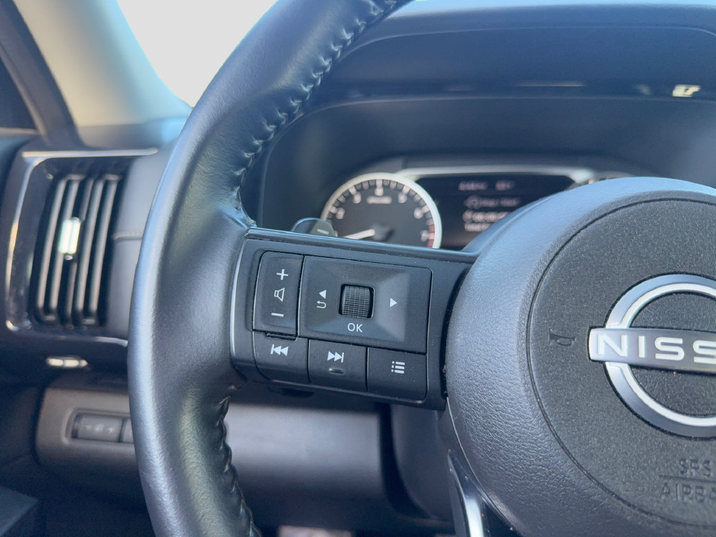 Used 2024 Nissan Pathfinder SV AWD/4WD image 16