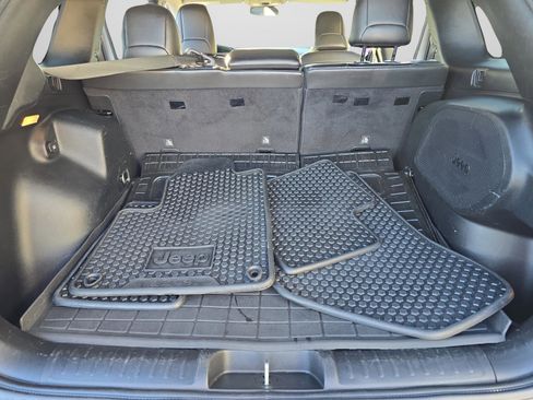 Used 2019 Jeep Cherokee Latitude Plus w/ Cold Weather Group image 27