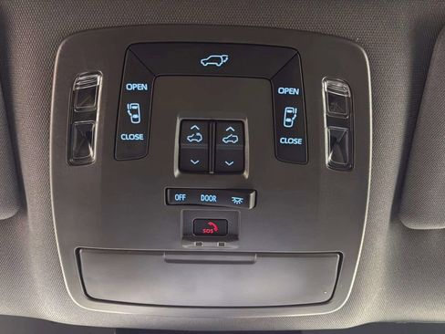 Used 2024 Toyota Sienna XSE AWD/4WD image 40