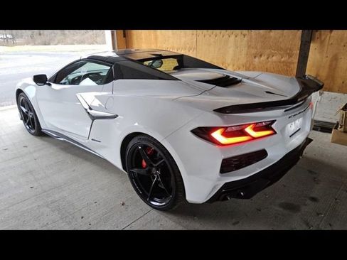 Used 2025 Chevrolet Corvette E-Ray AWD/4WD image 4
