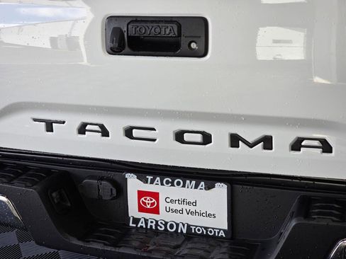 Used 2023 Toyota Tacoma TRD Off-Road image 14