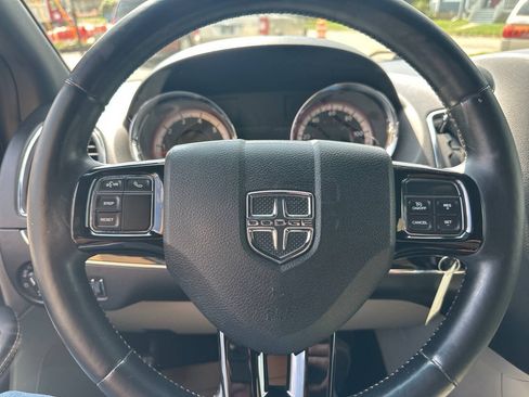 Used 2015 Dodge Grand Caravan SXT FWD image 17