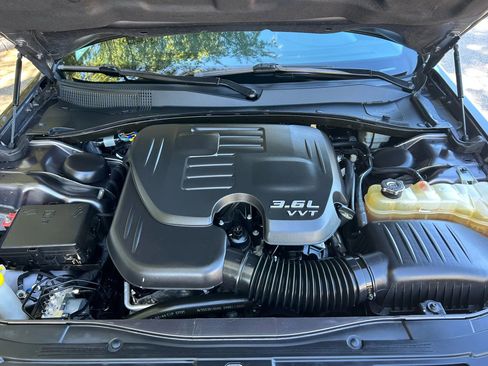 Used 2015 Chrysler 300 C image 10