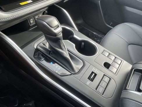 Used 2023 Toyota Highlander XLE image 34