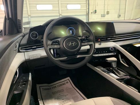 New 2026 Hyundai Elantra Limited FWD image 4