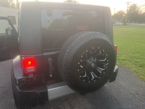 Used 2008 Jeep Wrangler Sahara w/ Dual Top Group AWD/4WD image 5