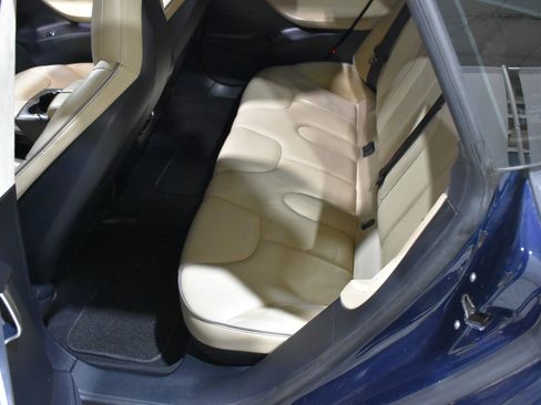 Used 2013 Tesla Model S Performance image 19