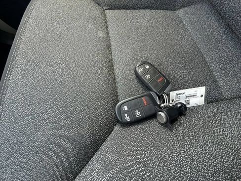 Used 2025 RAM ProMaster 2500 w/ U-Haul Equipment Group FWD image 17
