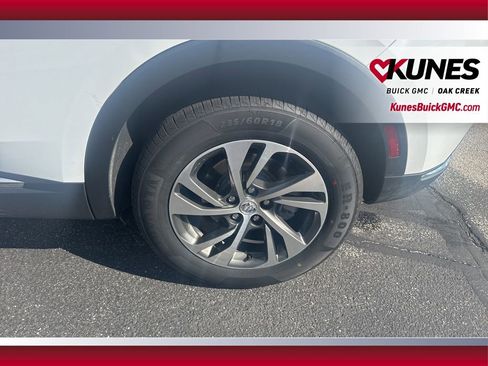 Used 2023 Buick Envision Essence image 7