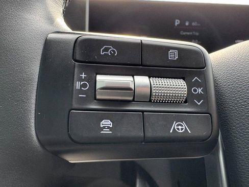 Certified 2025 Hyundai Santa Fe SEL image 17