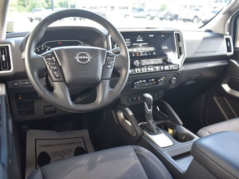 Certified 2025 Nissan Frontier SV w/ SV Convenience Package RWD image 31