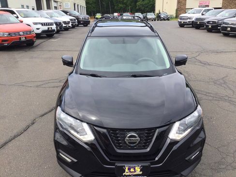 Used 2018 Nissan Rogue SV w/ Premium Package AWD/4WD image 5