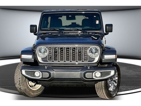 Certified 2025 Jeep Wrangler Sahara image 4