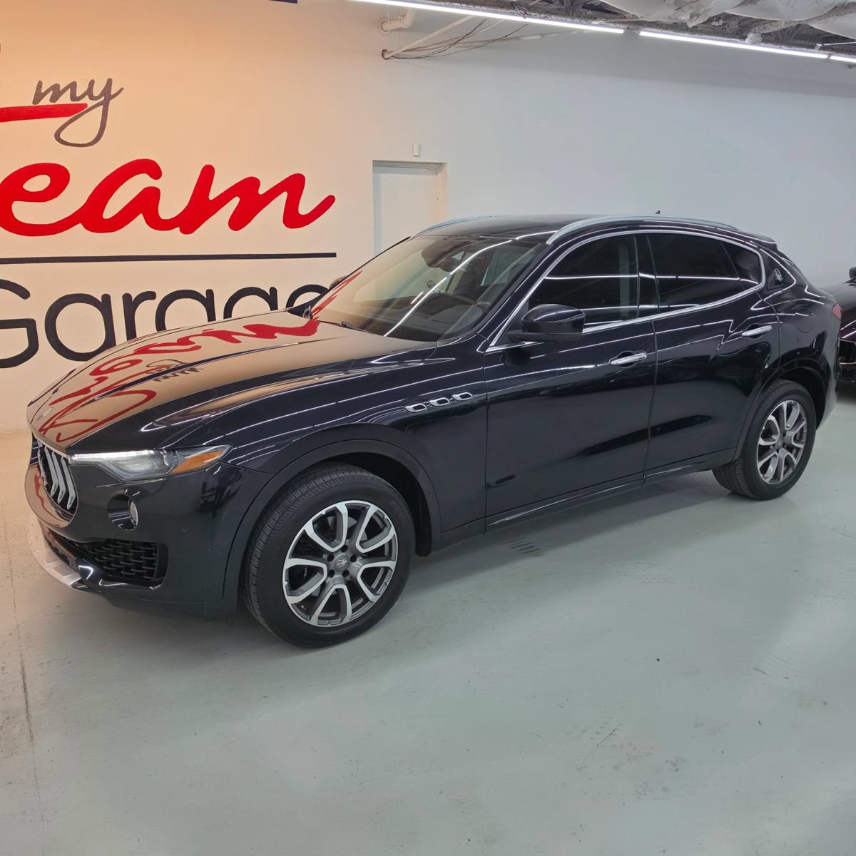 Used 2017 Maserati Levante w/ Luxury Package AWD/4WD image 22