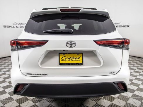 Used 2021 Toyota Highlander XLE FWD image 7