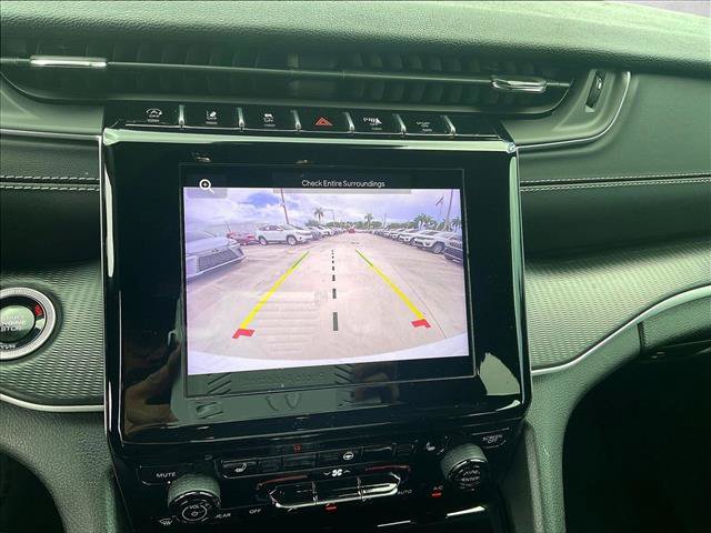 Used 2024 Jeep Grand Cherokee Altitude RWD image 22