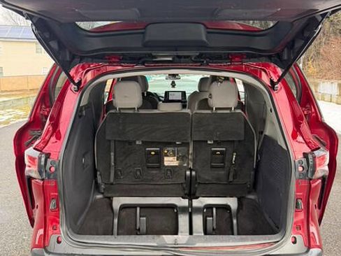 Used 2021 Toyota Sienna LE image 17