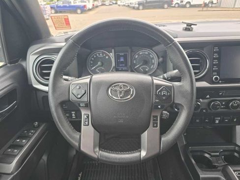 Used 2021 Toyota Tacoma TRD Off-Road w/ TRD Premium Off Road Package AWD/4WD image 11
