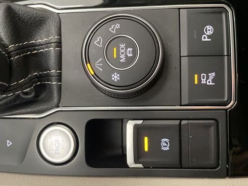 Certified 2022 Volkswagen Atlas SEL Premium image 26