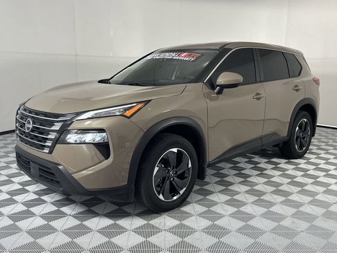 Certified 2024 Nissan Rogue SV image 4