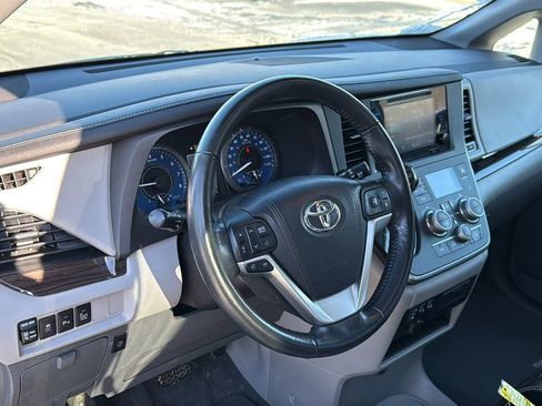 Used 2015 Toyota Sienna XLE w/ XLE Navigation Package image 12
