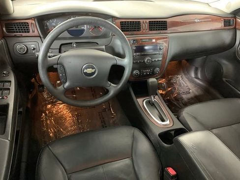 Used 2009 Chevrolet Impala LT FWD image 18